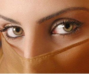 با آرایش چشم های ریزتان را درشت کنید!