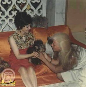 عکسی از خواهر محمدرضا پهلوی و پرستار میمونهایش شمس پهلوی