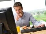 صرف غذا پشت میز کامپیوتر خطرناک است پشت میز
