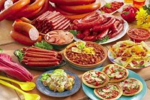 با ضررها و فایده های سوسیس کالباس آشنا شوید ضرر سوسیس کالباس