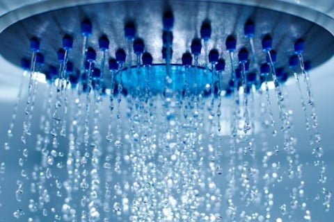 4 دلیل برای دوش گرفتن با آب سرد