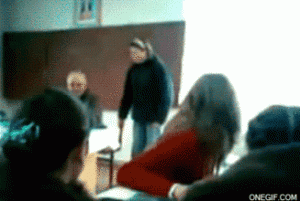 کار زشتی که دختر سر کلاس انجام داد!! +عکس متحرک دختر