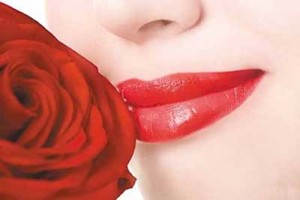 روش هایی برای داشتن لب های زیباتر روش هایی برای داشتن لب های زیباتر