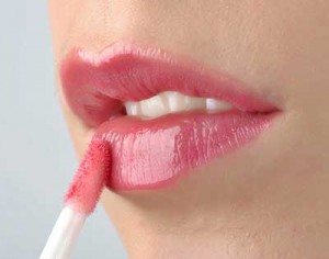 استفاده از برق لب + نکاتی برای مصرف برق لب و داشتن لب زیبا استفاده از برق لب