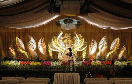 چیدمان و تزیین جایگاه عروس و داماد