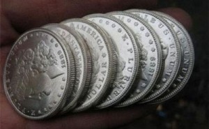 معما : سکه تقلبی را پیدا کنید سکه تقلبی