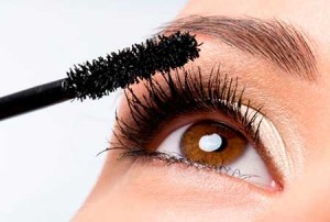 برای داشتن چشم های زیبا و جذاب اینگونه ریمیل بکشید برای داشتن چشم های زیبا و جذاب اینگونه ریمیل بکشید