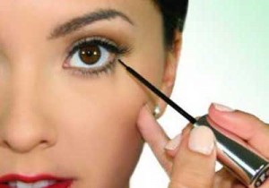 ترفند آرایشی برای ماندگاری آرایش چشم ترفند آرایشی برای ماندگاری آرایش چشم