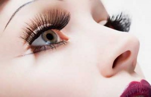 استفاده از مژه مصنوعی چه خطراتی دارد؟ استفاده از مژه مصنوعی چه خطراتی دارد؟