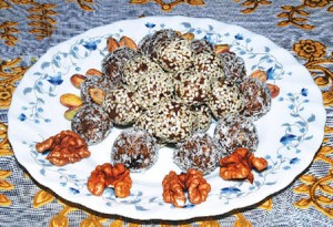 طرز تهیه خرما کاکائویی برای سفره افطار