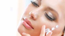 مشکل بیشتر شدن چین و چروک صورت با اشتباهات آرایشی