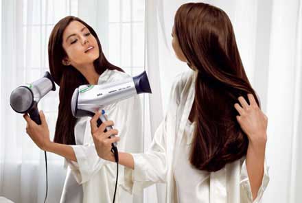 اگر موهایتان را سشوار می کشید به این نکات توجه کنید