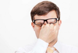 عادت هایی که موجب آسیب برای چشم می شوند عادت هایی که موجب آسیب برای چشم می شوند