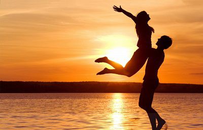 عکس های عاشقانه زیبای دو نفره لب دریا عکس های عاشقانه زیبای دو نفره لب دریا