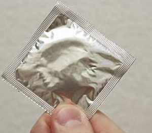 پیدا شدن کاندوم در غذای دانشجویان! +عکس