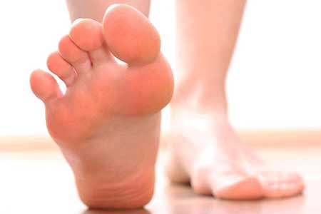 دلیل ایجاد ترک کف پا چیست و چگونه ترک را از بین ببریم؟