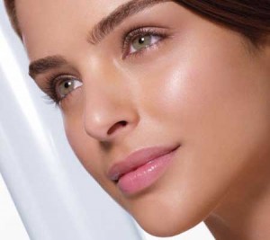 چگونه بدون آرایش لبهای صورتی و جذاب داشته باشیم؟ چگونه بدون آرایش لبهای صورتی و جذاب داشته باشیم؟