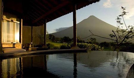 عکس هایی از زیباترین استخرها با چشم انداز عالی