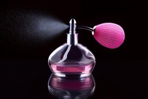 حکم عطر زدن در ماه رمضان چیست؟ حکم عطر زدن در ماه رمضان چیست؟