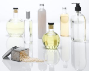 تفاوت عطر و ادکلن چيست؟ + عطر خوشبوتر است یا ادکلن و ماندگاری کدام بیشتر است؟ تفاوت عطر و ادکلن چيست؟ + عطر خوشبوتر است یا ادکلن و ماندگاری کدام بیشتر است؟