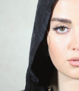 بیوگرافی افسانه پاکرو؛ عکس های افسانه و خواهرش سعیده و زندگی شخصی او بیوگرافی افسانه پاکرو؛ عکس های افسانه و خواهرش سعیده و زندگی شخصی او