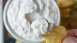 سس پیار کاراملی سس خوشمزه برای چیپس سیب زمینی