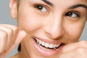 کشیدن نخ دندان برای دندان سودی ندارد!