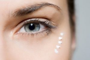 کرم دور چشم و اطلاعاتی کامل در مورد کرم دور چشم و تاثیر کرم بر پوست کرم دور چشم و اطلاعاتی کامل در مورد کرم دور چشم و تاثیر کرم بر پوست