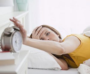 چرا صبح ها بعد از بیدار شدن از خواب سردرد میگیریم؟