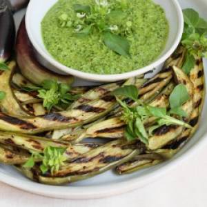 طرز تهیه بادمجان با سس پستو