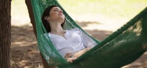 چگونه با استرس زیادی که داریم راحت بخوابیم؟