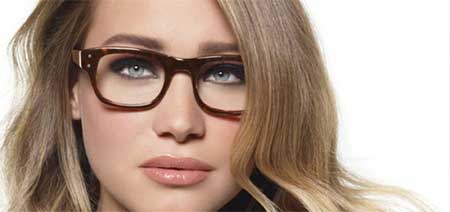خانم های عینکی برای داشتن آرایشی زیبا و جذاب این نکات را انجام دهید