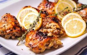 طرز تهیه خوراک مرغ با سیر و لیمو