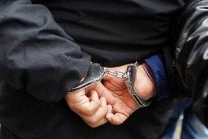 پسر جوان دوست خودش را در کنار خواهرش در منزل دید! پسر جوان دوست خودش را در کنار خواهرش در منزل دید!