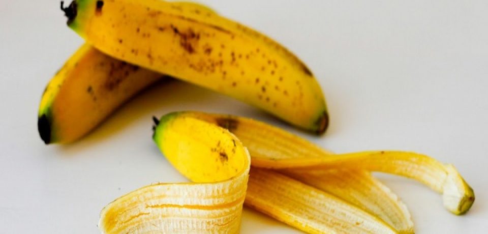 پوست موز | خواص شگفت انگیز پوست موز