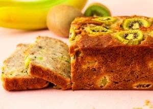 طرز تهیه کیک موز و کیوی