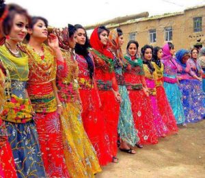 عکس های رقص و پایکوبی دختران کرد در مراسم شعله آتش