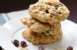 طرز تهیه شیرینی کشمش با شکلات طرز تهیه شیرینی کشمش با شکلات