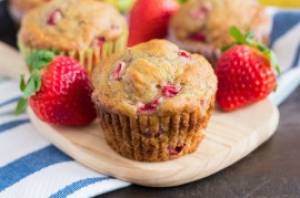 طرز تهیه مافین موز و توت فرنگی طرز تهیه مافین موز و توت فرنگی