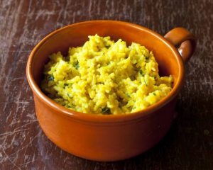طرز تهیه پلوی ساده با طعم هل و میخک