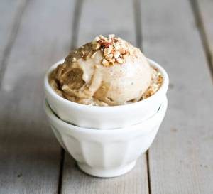 طرز تهیه بستنی بادام