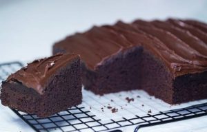 طرز تهیه کیک شکلاتی سنتی طرز تهیه کیک شکلاتی سنتی