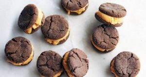 طرز تهیه بستنی کدو حلوایی با نان زنجبیلی