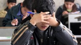 رفتار درست پدر و مادر با فرزندشان هنگام مشاهده کارنامه تحصیلی