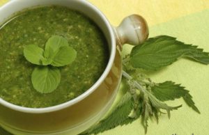طرز تهیه آش گزنه غذای محلی مازندران
