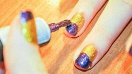 روش کشیدن لاک دو رنگ به ناخن ها