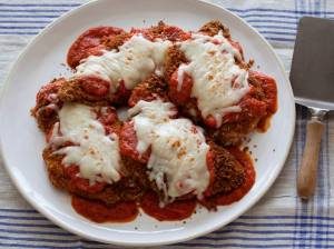 طرز تهیه خوراک پارمسان غذایی خوشمزه با گوشت مرغ طرز تهیه خوراک پارمسان غذایی خوشمزه با گوشت مرغ