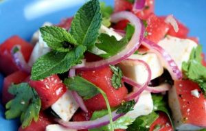 طرز تهیه سالاد هندوانه یونانی