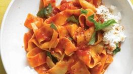 طرز تهیه اسپاگتی گندم با سبزیجات و سس بادام زمینی