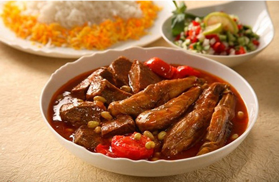 طرز تهیه خورش غوره بادمجان عذای محلی همدان